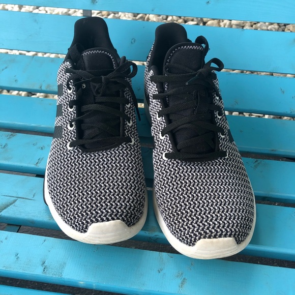 Athletic_Shoes